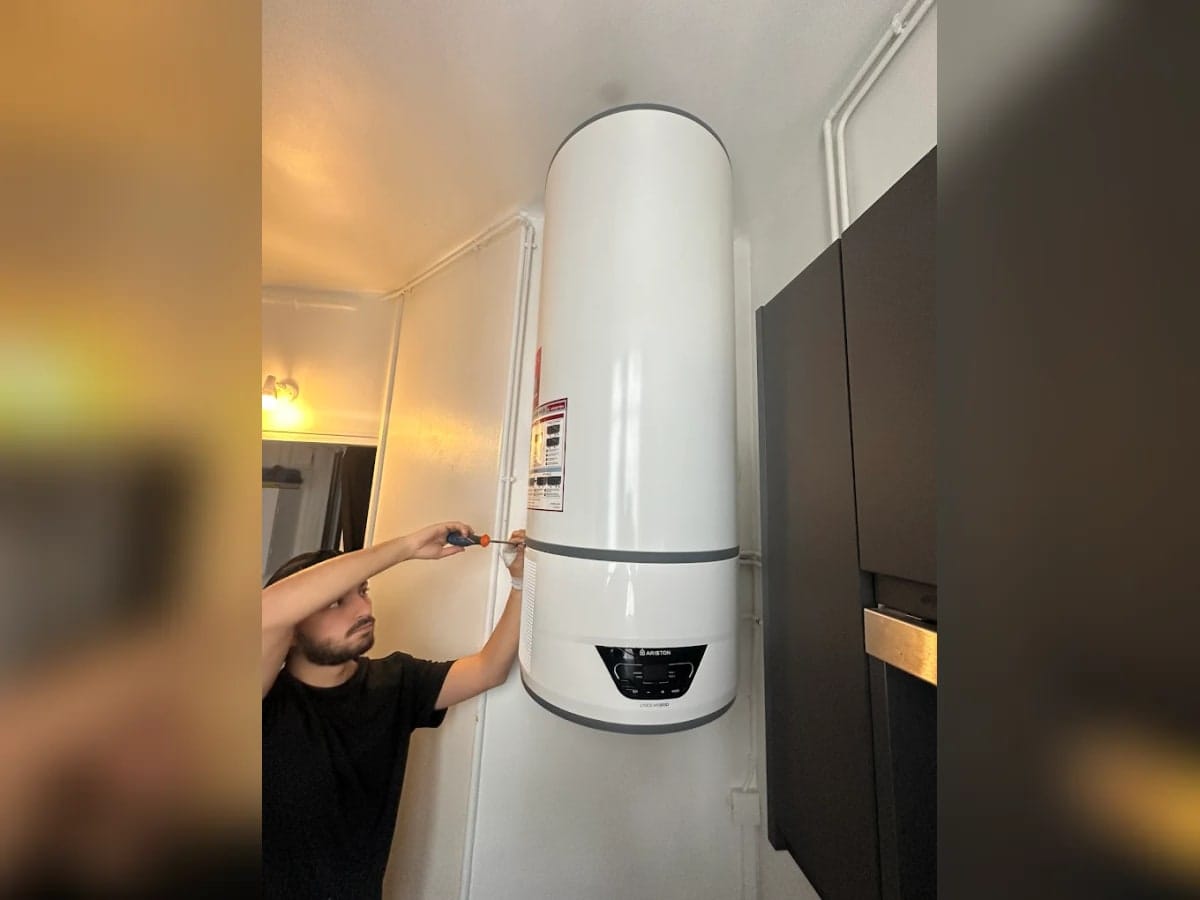 Installation chauffe-eau Ariston Velis vertical